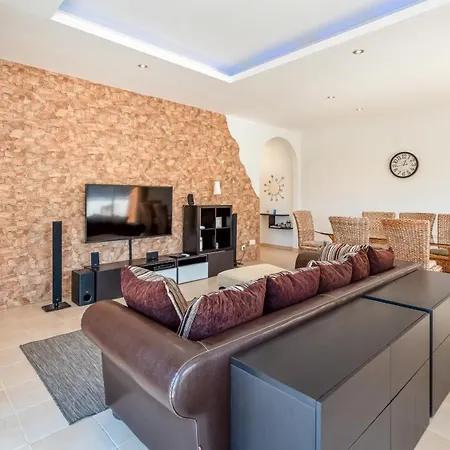 بيت للعطل Bright 3bdr House With Pool By Lovelystay *