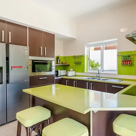Bright 3bdr House With Pool By Lovelystay * بورتيماو
