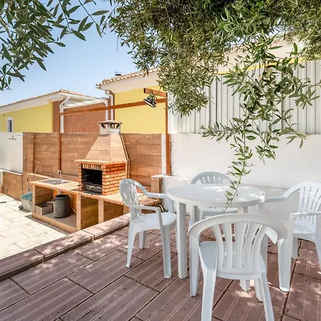 Bright 3bdr House With Pool By Lovelystay بورتيماو