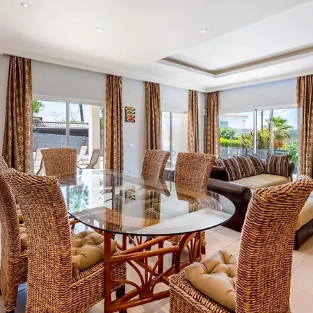 بيت للعطل Bright 3bdr House With Pool By Lovelystay بورتيماو