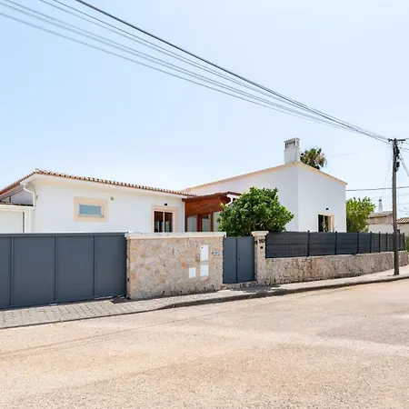 Bright 3bdr House With Pool By Lovelystay بورتيماو