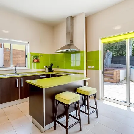 Bright 3bdr House With Pool By Lovelystay * بورتيماو